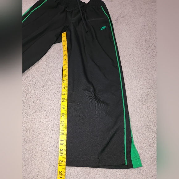 Nike Women's Capri Track Pants - Picture 5 of 7